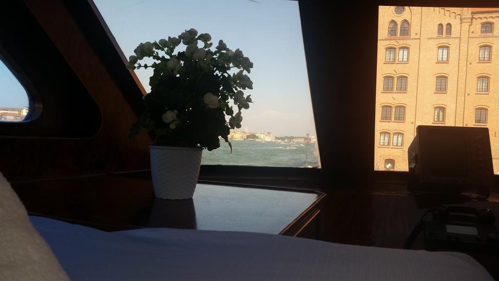 Yacht Sarah Venezia Hotel La Giudecca Room photo