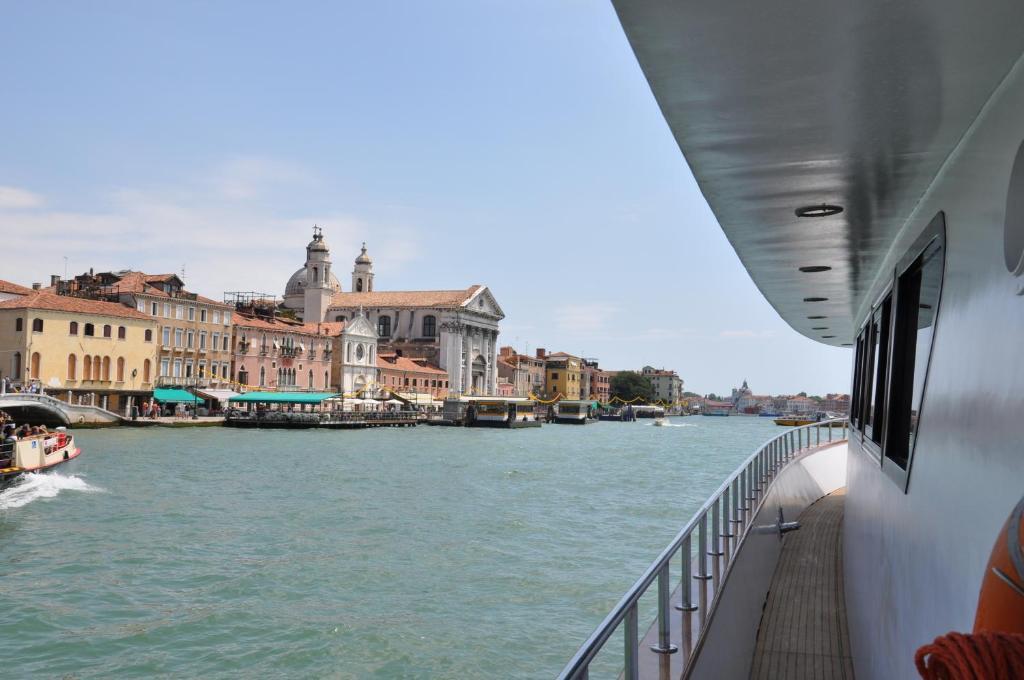 Yacht Sarah Venezia Hotel La Giudecca Exterior photo