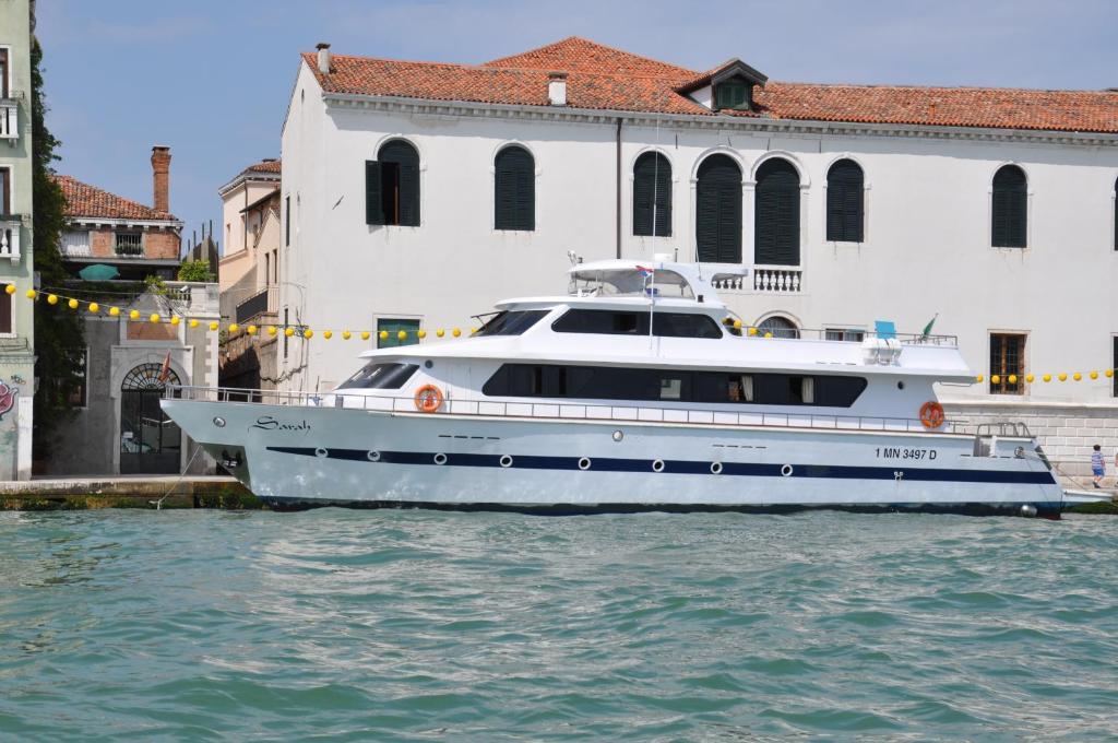 Yacht Sarah Venezia Hotel La Giudecca Exterior photo
